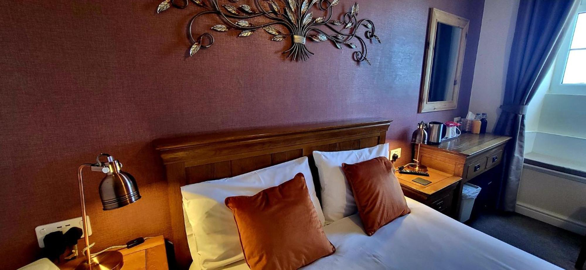 Ensuite Bed And Breakfast Rooms At The Ring Pub Gwredog Exterior photo